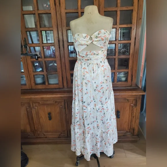 Petal & Pup Cream Strapless Floral Maxi Dress - Picture 3 of 11